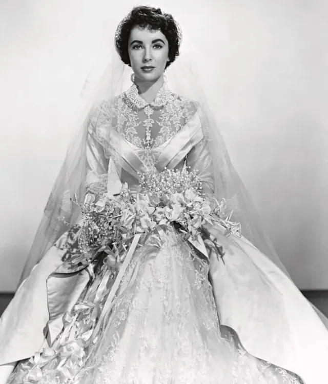 Elizabeth Taylor as Kay Banks in a lace wedding gown and long veil in Father of the Bride