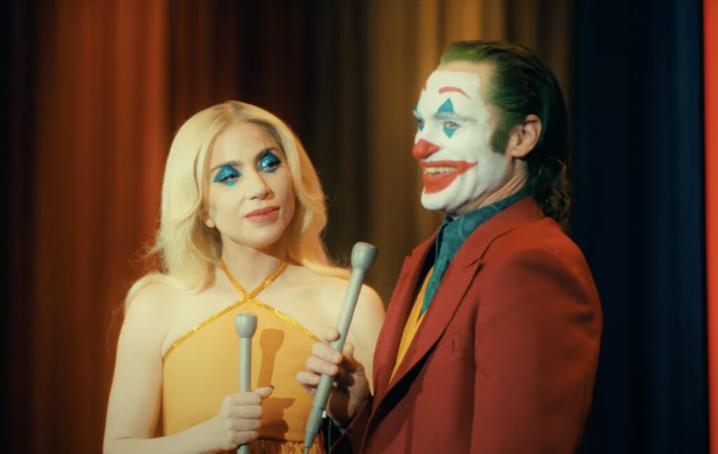 Lee (Lady Gaga) and Joker (Joaquin Phoenix) on stage in 'Joker: Folie a Deux'