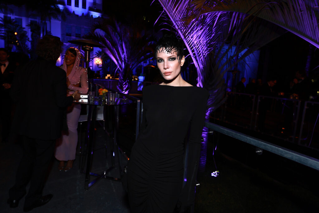 BEVERLY HILLS, CALIFORNIA - MARCH 12: EXCLUSIVE ACCESS, SPECIAL RATES APPLY. Halsey attends the 2023 Vanity Fair Oscar Party Hosted By Radhika Jones at Wallis Annenberg Center for the Performing Arts on March 12, 2023 in Beverly Hills, California.